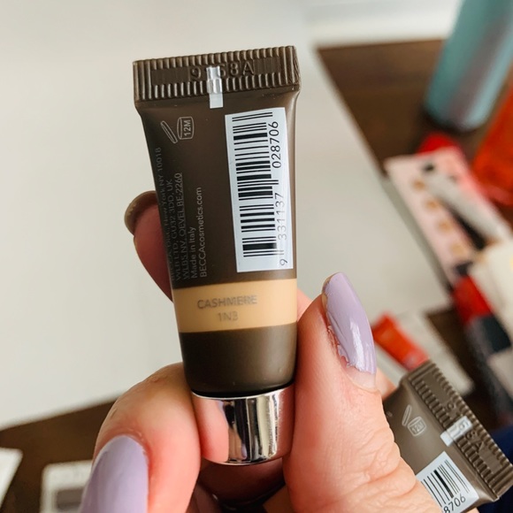 Becca Ultimate Coverage Foundation - Cashmere - Picture 3 of 3
